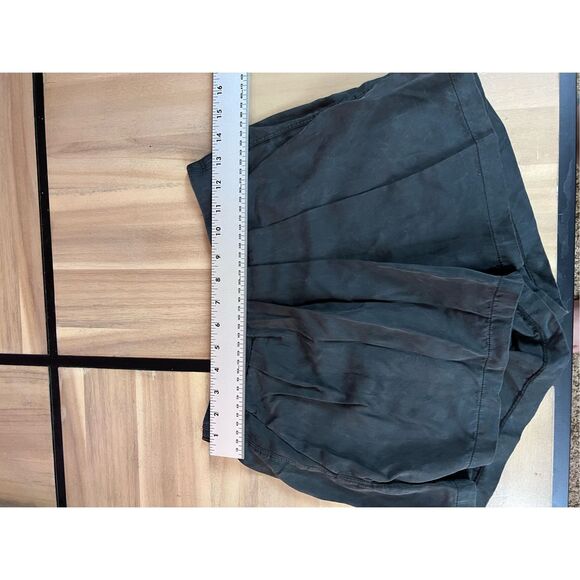 Lululemon Women's Size 4 Keepsake Pleated Tencel Shorts Hero Black - Picture 3 of 7